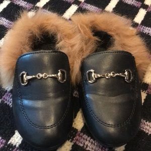 Gucci like black shoes with fur lining